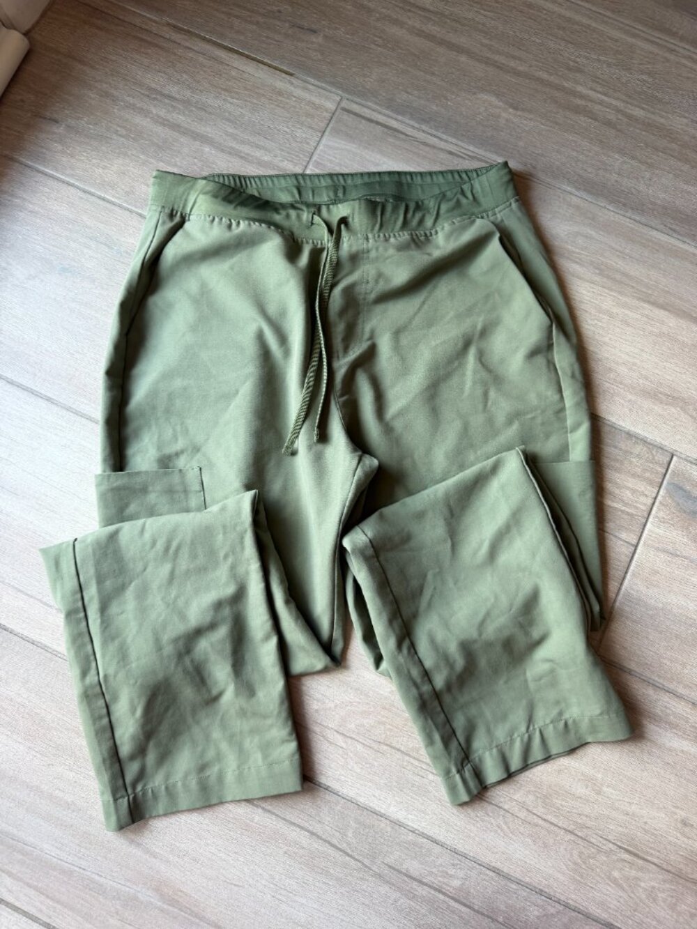 Mandala Army Green Scrub Set - V-Neck Top & Cargo Bottoms - Women's Size L - Picture 8 of 13
